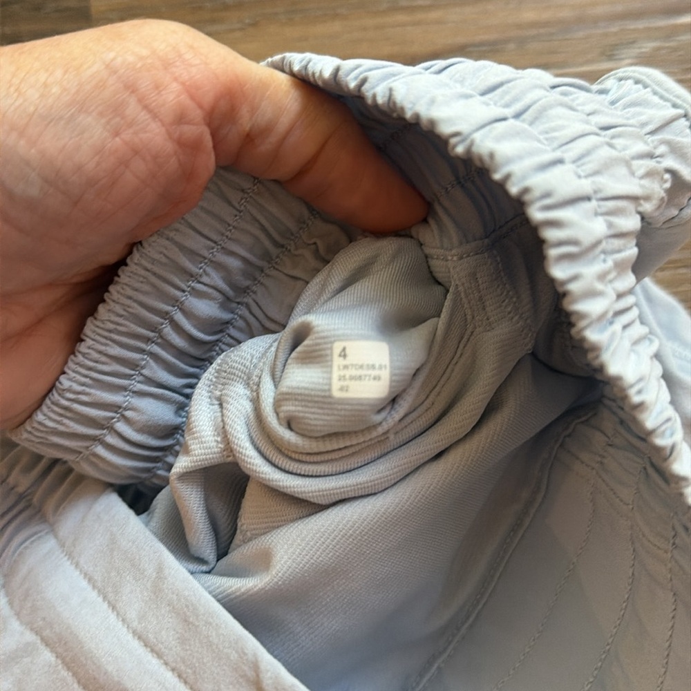 Lululemon Hotty Hot HR Short 2.5” - Picture 2 of 2